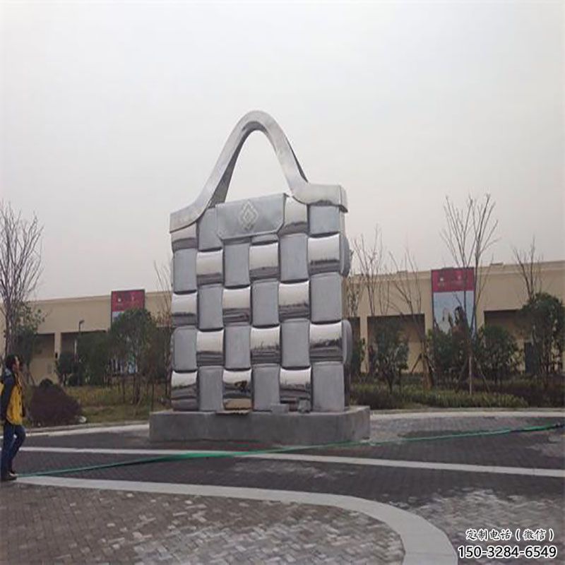 金華景觀背包雕塑優(yōu)選，陸地擺件，園林不銹鋼背包雕塑供應(yīng)